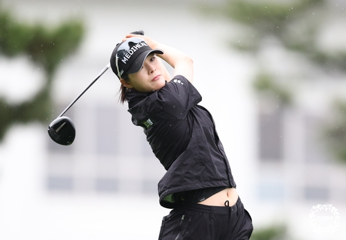 패션모델 같았던 김나영, 체중 불리고 KLPGA 첫 우승 기회(종합)