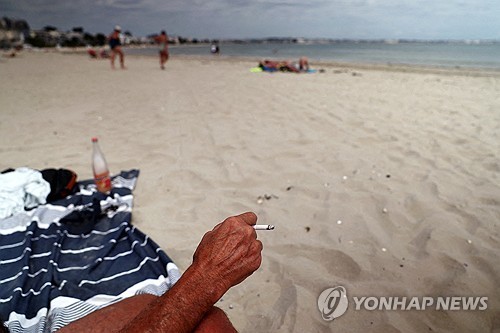 프랑스, 공원·해변·학교 주변 흡연금지…과태료 21만원