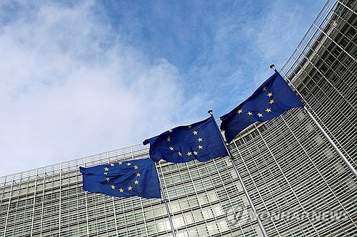 "트럼프, EU 빅테크규제 완화 '관세협상 대상' 시사…