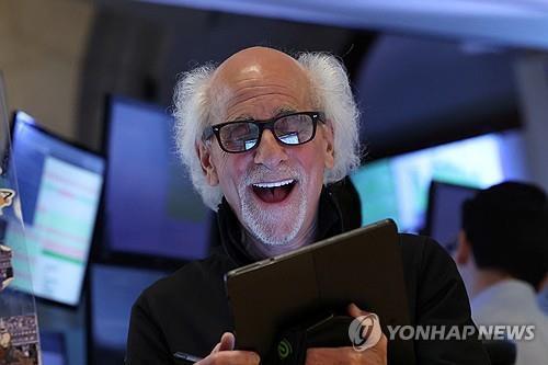 뉴욕증시, 관세 우려에도 끄떡없는 고용…동반 강세 마감