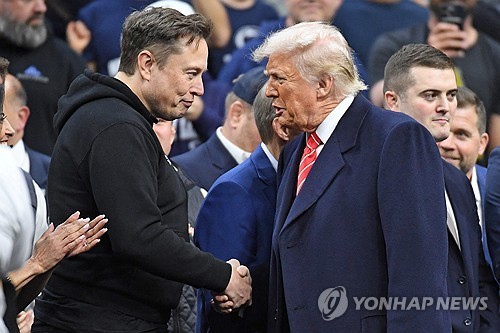 트럼프측, 머스크에 견제구…"테슬라이사회 정치활동 싫어…