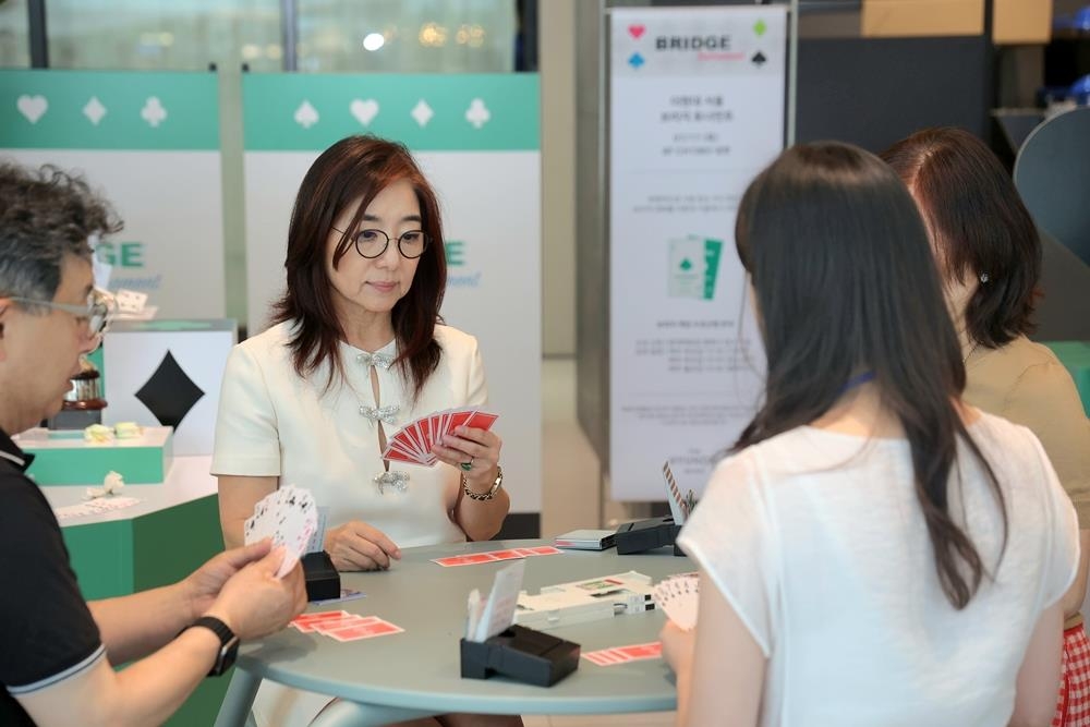 현대百, 더현대 서울서 카드게임 