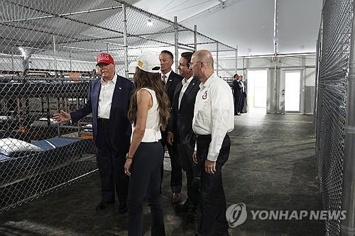 '예산 확보' 美당국, 텐트촌 등 불법이민 구금시설 구…