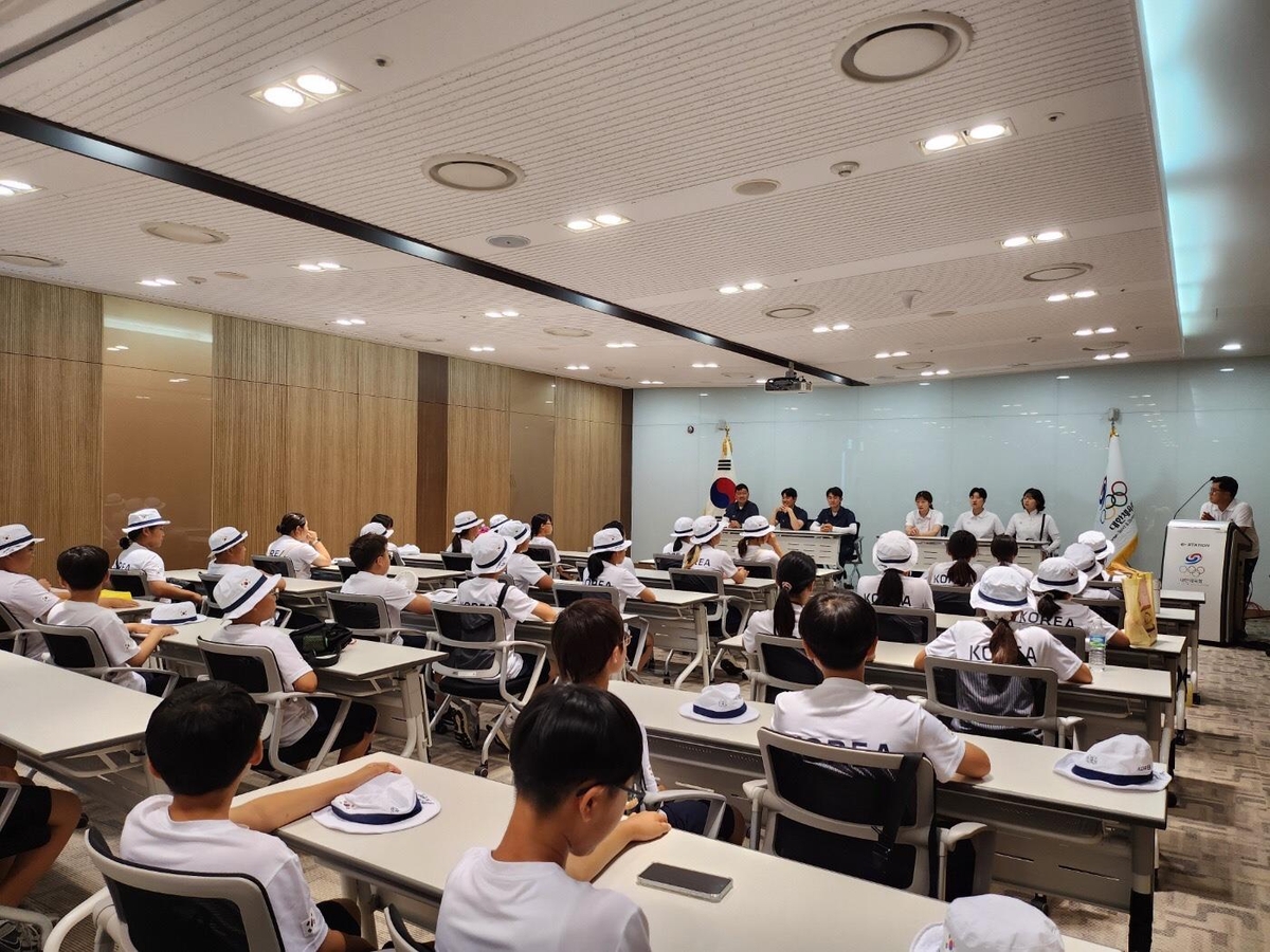 멘토링 프로그램에 참여한 양궁 대표팀 선수들
