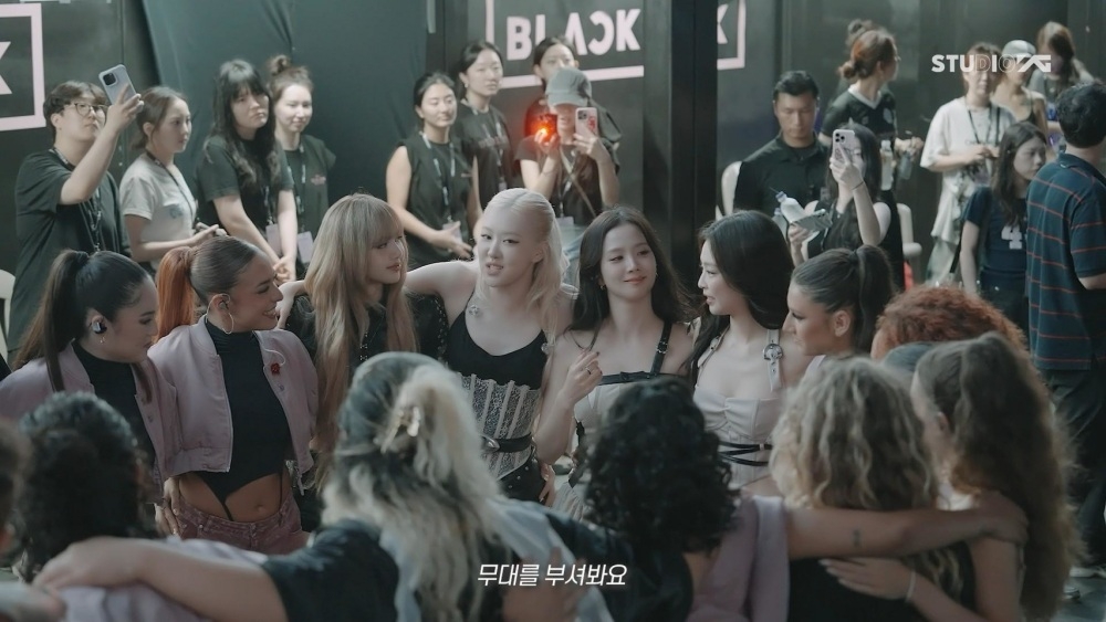 블랙핑크 오랜만의 완전체에 행복…고양 콘서트 비하인드 공개