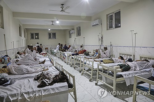 아프가니스탄 잘랄라바드 병원서 치료받는 부상자들