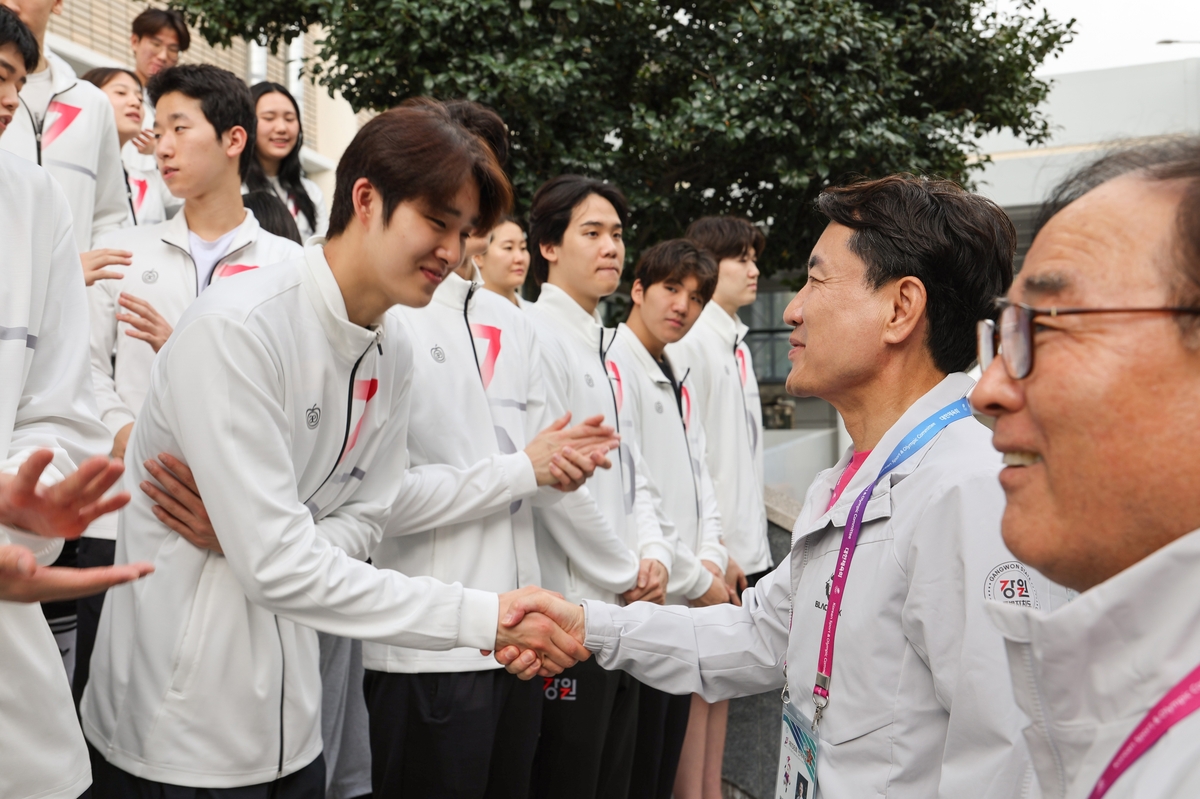 김진태 강원지사, 전국체전 찾아 선수단 격려 응원