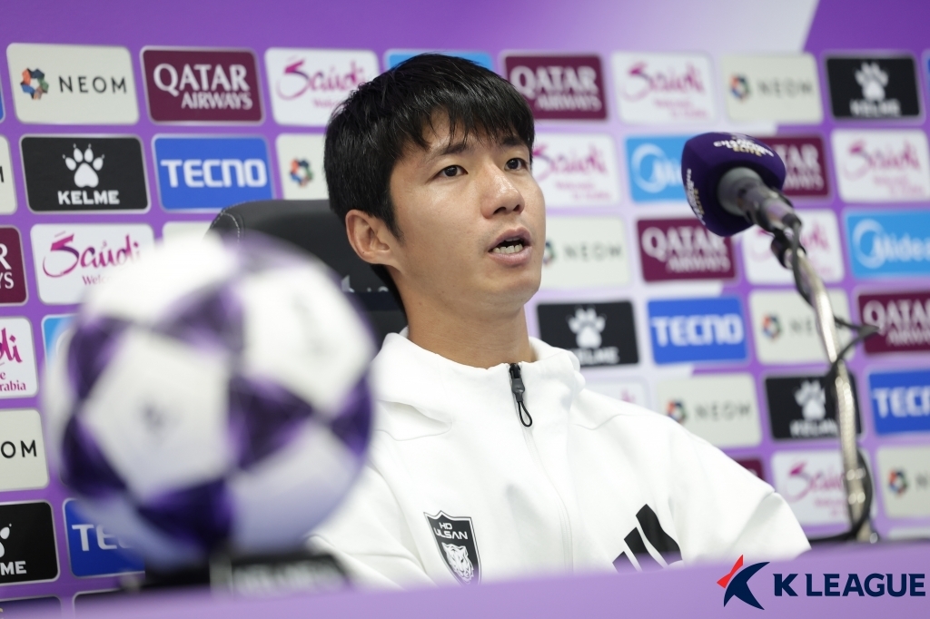 기자회견 하는 김민혁