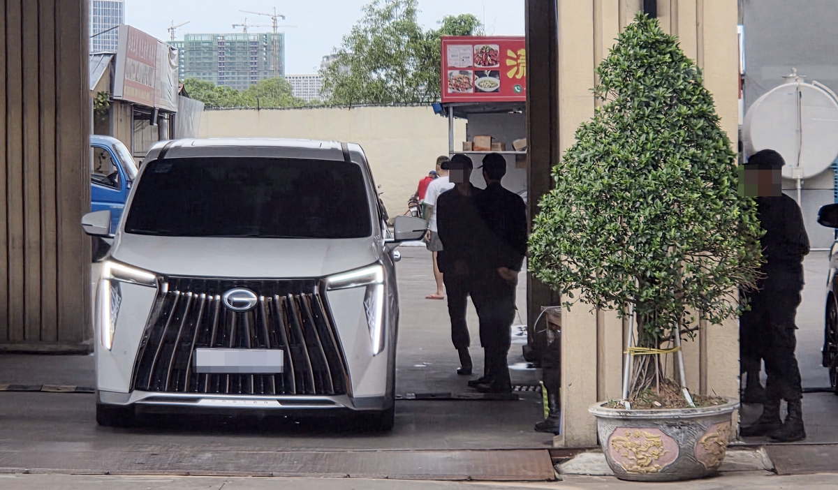 웬치 지키는 보안 요원들