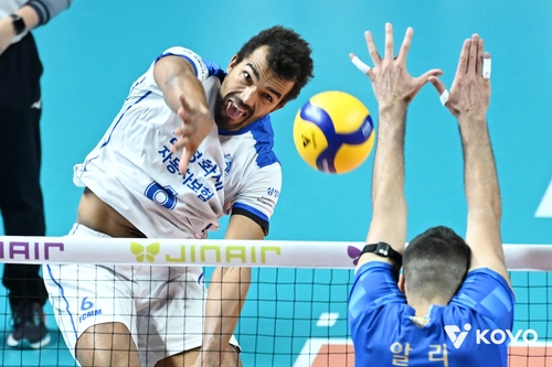 삼성화재, '아히 더비'서 승리…우리카드 꺾고 시즌 첫 승