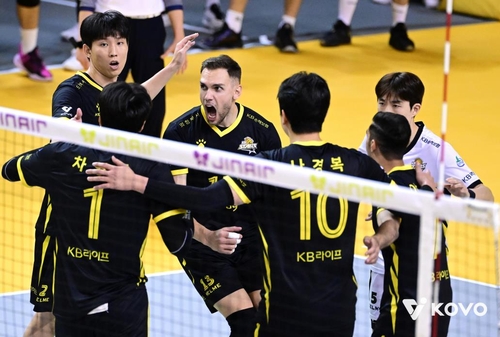 '비예나 21점' KB손보, OK저축은행 3-0 완파…2연승으로 2위(종합)