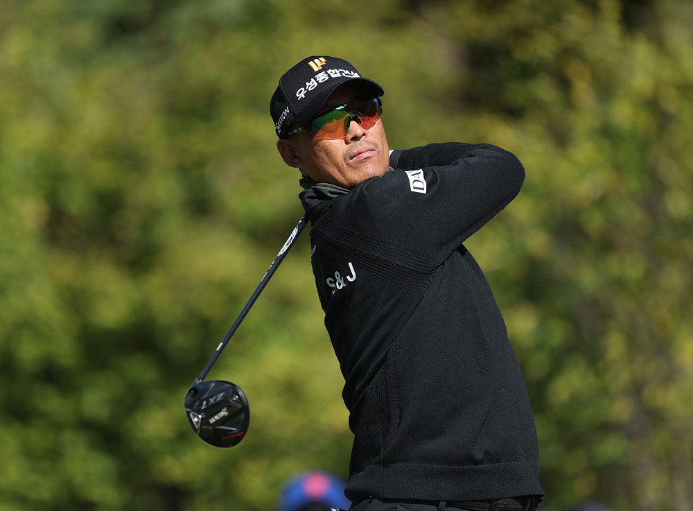 18년 만에 KPGA 첫 우승 김재호 "골프 선수 오래 하는 게 목표"