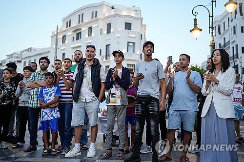 반정부 시위를 하는 모로코 젊은이들