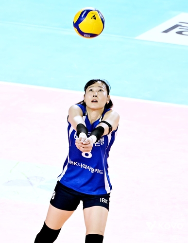 리시브하는 IBK기업은행의 임명옥