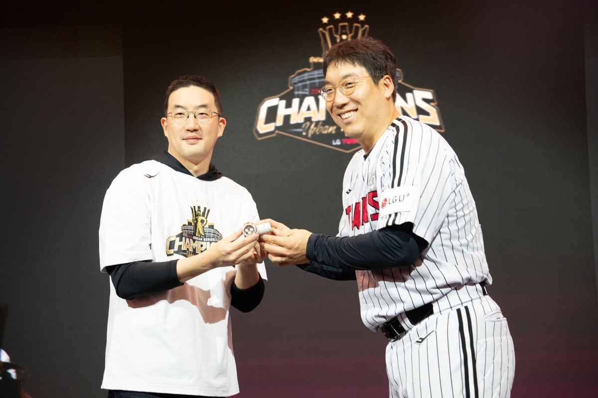 롤렉스 받는 KS MVP 김현수