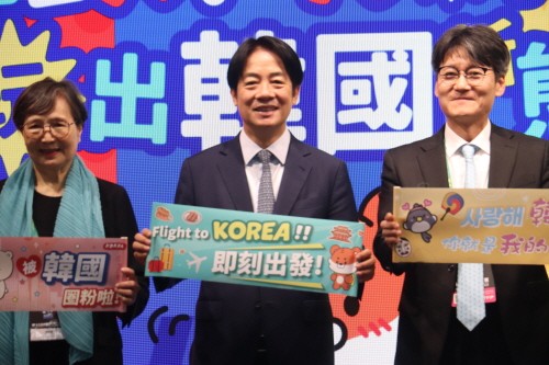 2025 ITF 한국관을 찾은 라이칭더 대만 총통(가운데)