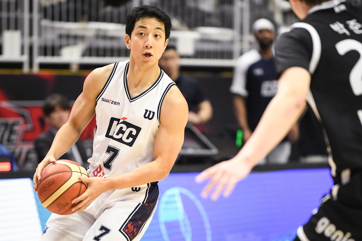 친정팀 상대로 복귀전 치른 KCC 허훈 "몸 상태는 아직 25％"