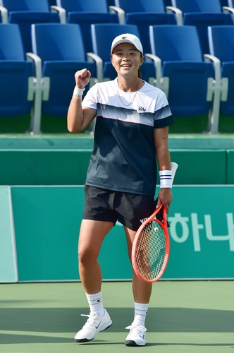 김나리, 18살 어린 이서아 꺾고 한국테니스선수권 첫 3관왕(종합)