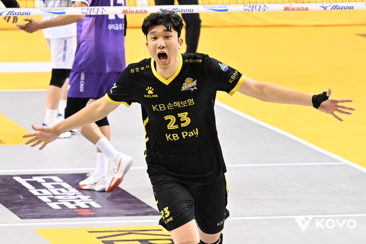 KB손해보험의 미들 블로커 이준영