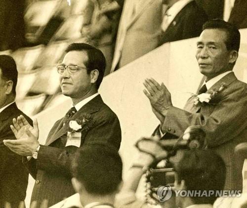 [시간들] JP '자의반·타의반' 저주에 헤매는 국정원…"문제는 내부다"