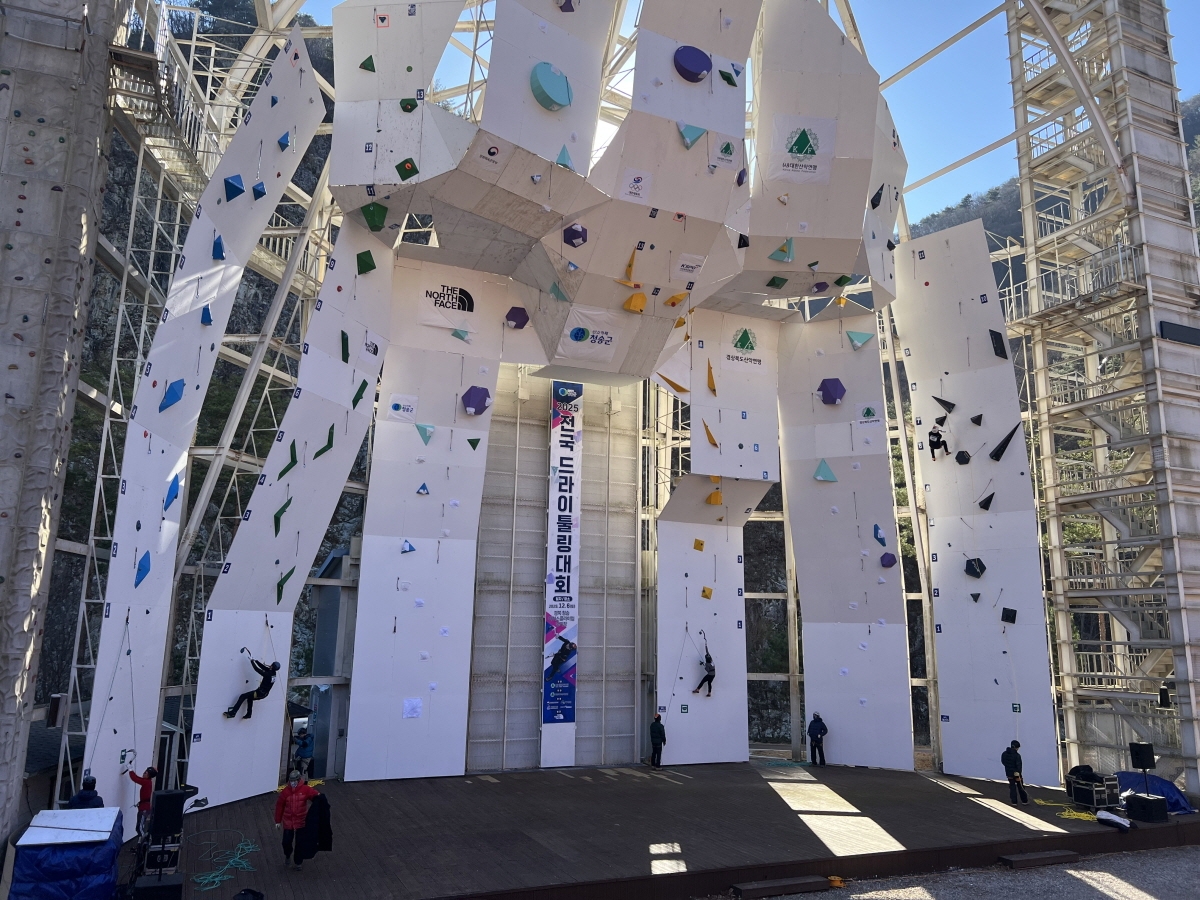 2025 전국 드라이툴링대회 및 2025-2026 아이스클라이밍 국가대표 선발전 장면