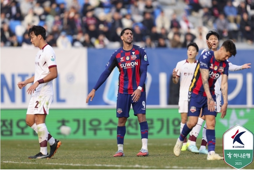 아쉬워하는 싸박