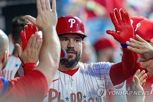 '56홈런' 슈워버, MLB 필라델피아와 2천200억원에 5년 재계약