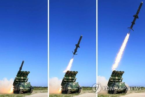 La imagen compilada, publicada, el 9 de junio de 2017, por el diario oficial de Corea del Norte, el Rodong Sinmun, muestra el lanzamiento del nuevo misil de crucero tierra-barco del país. El reportaje dijo que el líder norcoreano, Kim Jong-un, observó el lanzamiento del misil, que Corea del Sur detectó el día previo. Los medios de comunicación norcoreanos dijeron que la prueba de lanzamiento tuvo como objetivo verificar la "eficiencia de la aplicación de combate del sistema general de armas". (Prohibida su reventa y archivo)