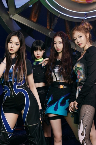 Esta foto, proporcionada por SM Entertainment, muestra al grupo femenino de K-pop aespa. (Prohibida su reventa y archivo)