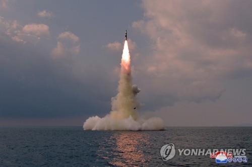 (4ª AMPLIACIÓN) JCS: Corea del Norte dispara lo que parece ser un misil balístico hacia el mar del Este