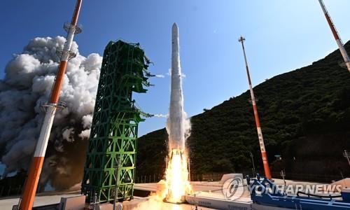 En la imagen de archivo se muestra, el 21 de junio de 2022, el cohete espacial autóctono de Corea del Sur, el Nuri, siendo lanzado desde el Centro Espacial Naro, en Goheung, a 473 kilómetros al sur de Seúl, mientras el país realizaba el segundo intento para poner un satélite en órbita. (Foto del cuerpo de prensa. Prohibida su reventa y archivo)