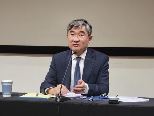 El embajador de Corea del Sur ante EE. UU., Cho Tae-yong, habla, el 27 de octubre de 2022 (hora local), durante una conferencia de prensa, en Washington.