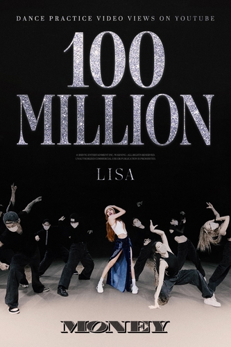 La imagen, proporcionada por YG Entertainment, muestra un póster de LISA, de BLACKPINK, que celebra los 100 millones de visualizacionesdel vídeo de la coreografía de "Money", alcanzados el 3 de enero de 2022, en YouTube. (Prohibida su reventa y archivo)