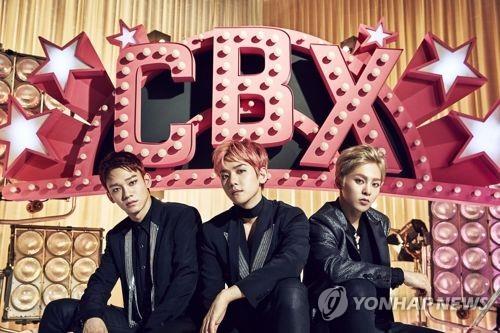 La foto, proporcionada por SM Entertainment, muestra a Baekhyun, Chen y Xiumin, del grupo masculino de K-pop EXO. (Prohibida su reventa y archivo)