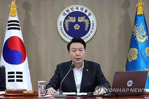 (AMPLIACIÓN) Yoon promete mantener una política fiscal sólida y critica a su predecesor por un gasto imprudente