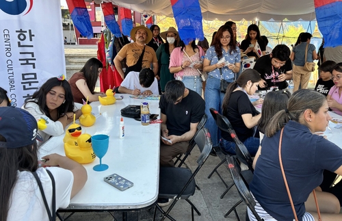 La foto, sin fechar, proporcionada por el Centro Cultural Coreano en México, muestra el evento de experiencia de la cultura coreana, organizado por el centro, en la Feria Nacional de San Marcos, en la ciudad de Aguascalientes, México. (Prohibida su reventa y archivo)