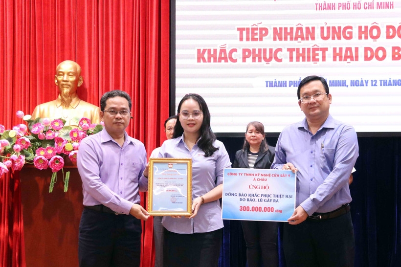 Thành phố Hồ Chí Minh tiếp nhận hàng trăm tỷ đồng ủng hộ đồng bào bị thiên tai - 1