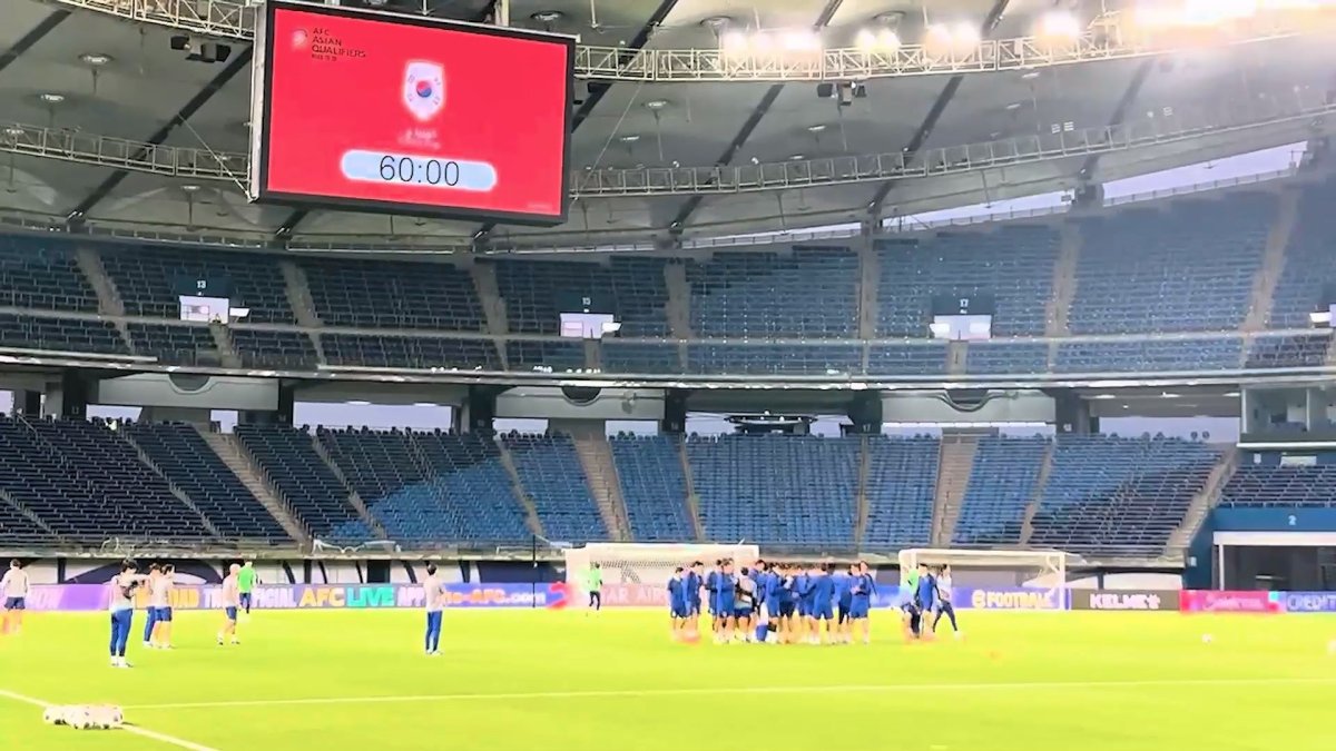 축구대표팀, 양탄자 같은 아흐메드 경기장 잔디 위에서 마지막 훈련 돌입