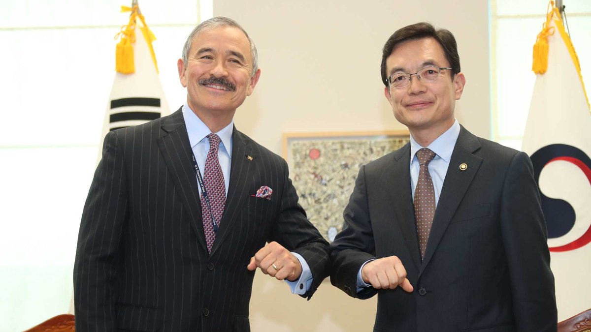 El embajador de EE. UU. se muestra 'muy impresionado' por la lucha de Corea del Sur contra el coronavirus