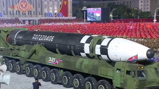 北朝鮮が夜に軍事パレード　新型ＩＣＢＭなど登場か（４月２６日）