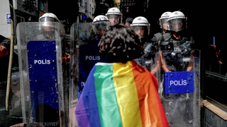 "이스탄불 성소수자 가두행진서 150명 이상 체포"