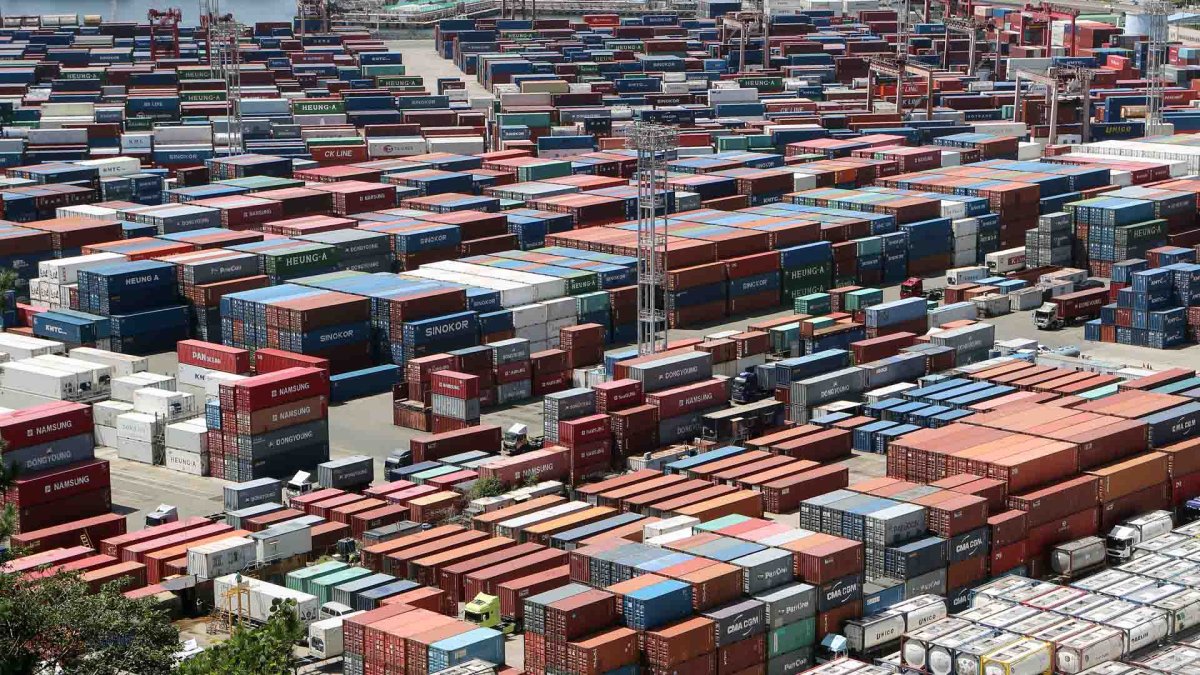 Las exportaciones aumentan en agosto un 6,6 por ciento pero el déficit comercial se extiende por 5º mes