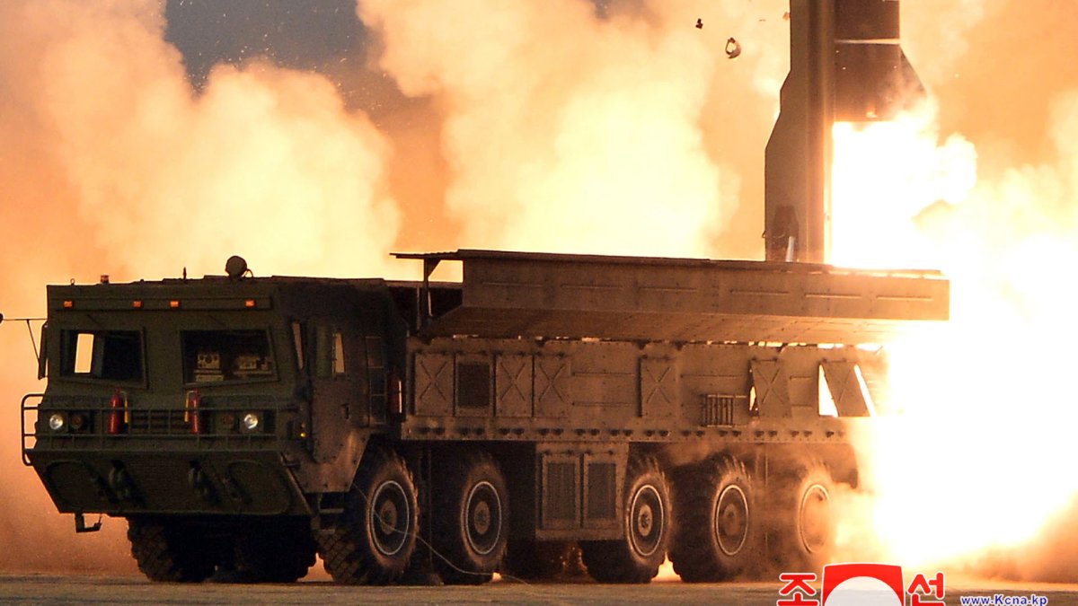 JCS: Corea del Norte lanza dos misiles balísticos hacia el mar del Este