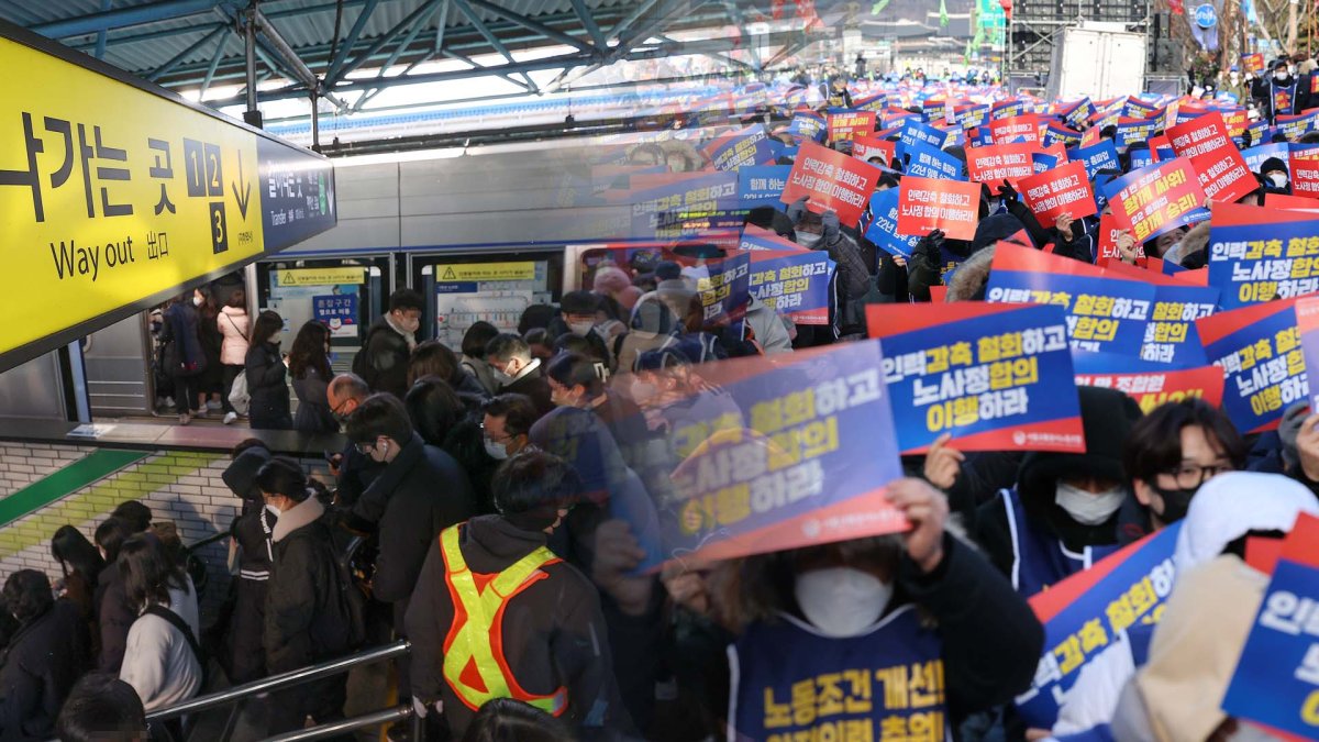 La huelga del metro de Seúl provoca un caos en la hora punta vespertina