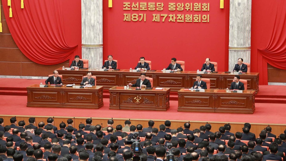 북, '농촌문제' 논의 전원회의 개최…김정은 참석