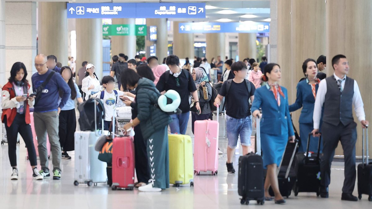 El número de viajeros extranjeros a Corea del Sur alcanza su récord máximo desde el brote del COVID-19