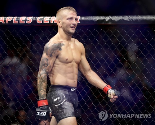 UFC 딜라쇼, 금지약물 적발…밴텀급 타이틀 자진반납