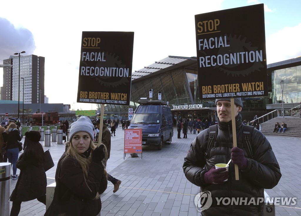 런던 쇼핑센터 앞에서 열린 경찰의 안면인식 기술 사용 반대 시위 [AP=연합뉴스]