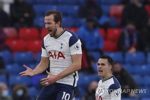 Kane cheers for the 9th goal