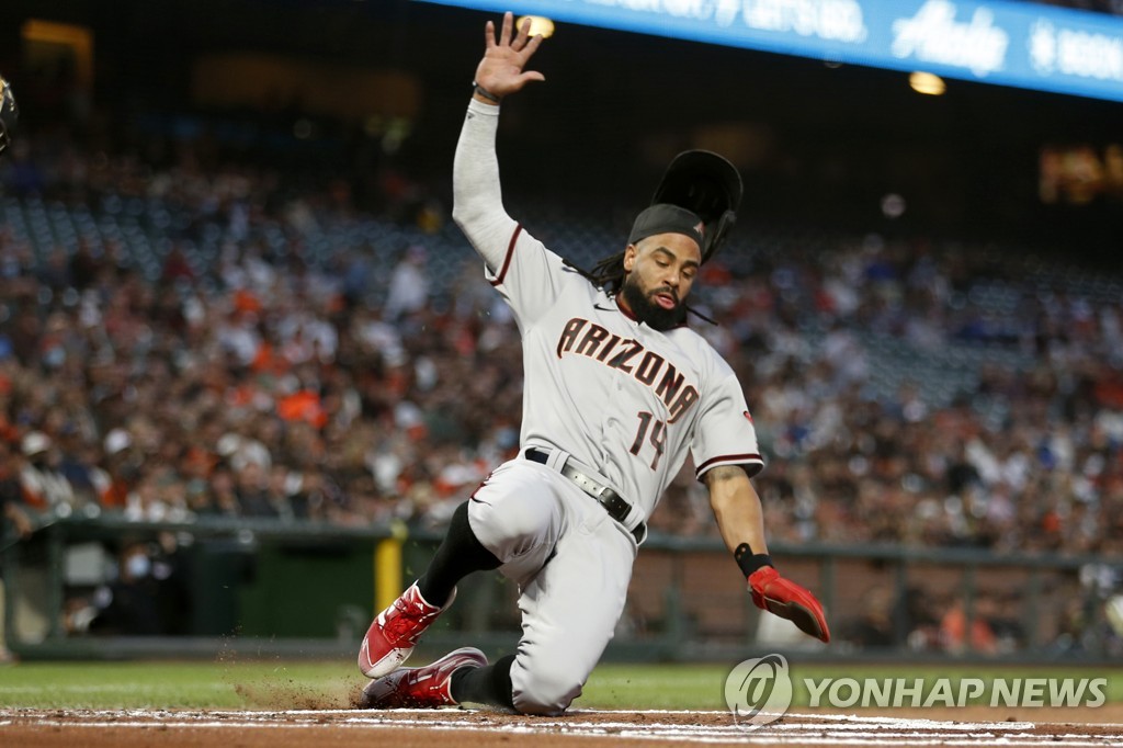 In this Associated Press file photo from Sept. 30, 2021, Henry Ramos of the Arizona Diamondbacks slides home on a single hit by Carson Kelly against the San Francisco Giants during the top of the first inning of a Major League Baseball regular season game at Oracle Park in San Francisco. (Yonhap)